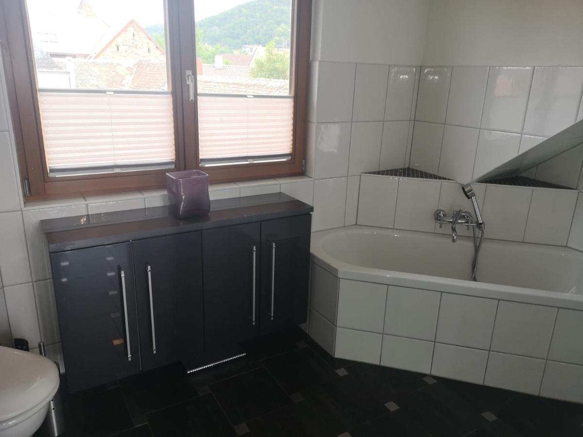 Haus Fleur Apartment นอยชตัดท์ อัน แดร์ ไวน์ชตราเซอ ภายนอก รูปภาพ